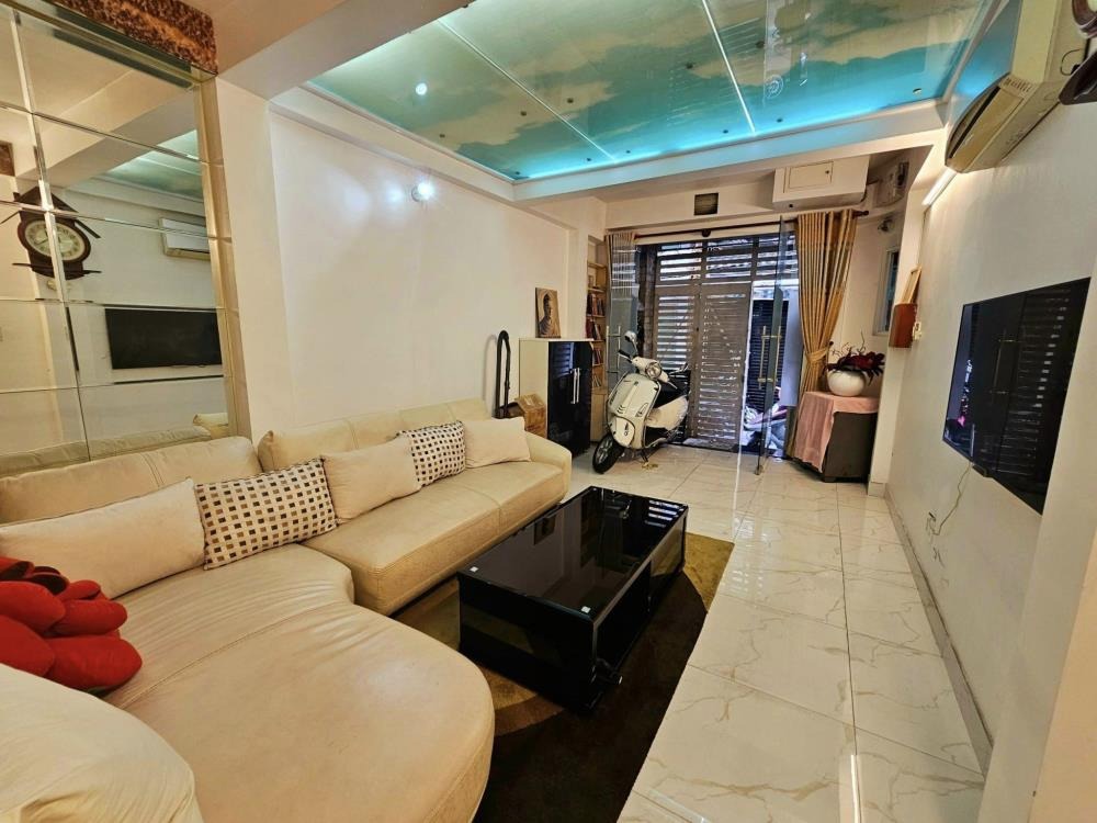 Bán nhà 4 tầng thang máy, 38m2, Quận 10 - 8.4 tỷ