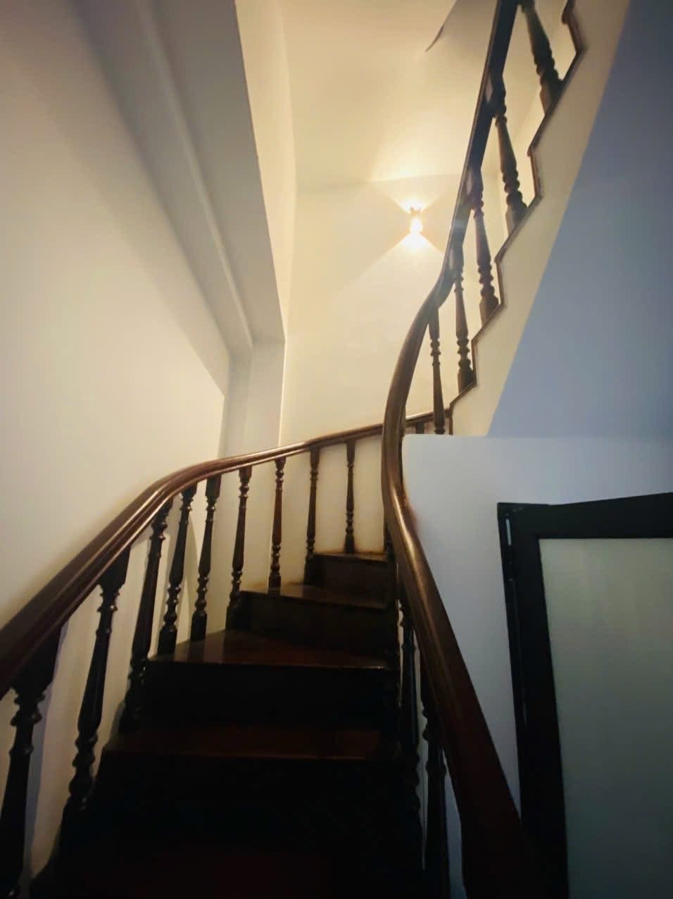 Phân Lô Trần Quốc Hoàn - Cầu Giấy - 40m2 - 4 Tầng - Mặt Tiền 3.5m - Kinh Doanh Sầm Uất