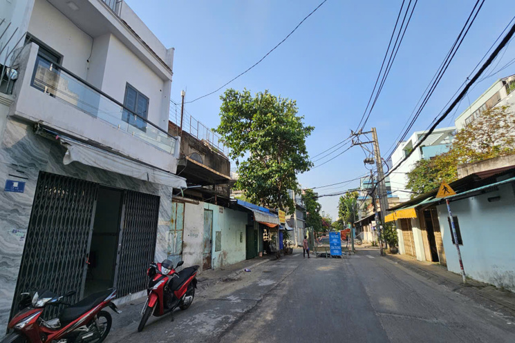 Nhà Mặt Phố ngay Nguyễn Sơn, Số 1 Lê Lộ , 3 Tầng, Giá Hời 5.5 Tỷ, Sổ Đỏ Riêng!