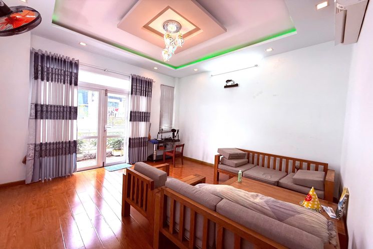 Nhà Đẹp Khu Đồng Bộ Gần CV Làng Hoa