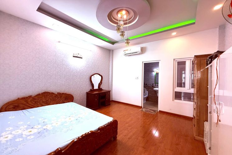 Nhà Đẹp Khu Đồng Bộ Gần CV Làng Hoa