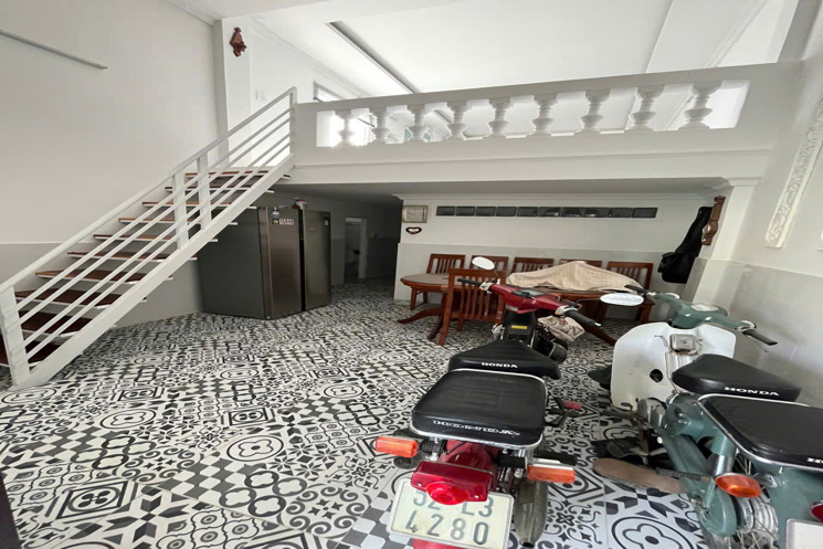 BÁN NHÀ CĂN GÓC CẤP 4 CÓ GÁC LỬNG HẺM Ô TÔ HOÀ TRUNG PHƯỜNG BẮC NHA TRANG
