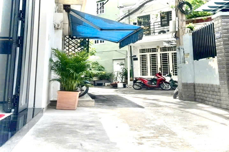 Hẻm xe hơi Quận 10- ĐH Kinh Tế- 3 Phòng ngủ 4 Tầng 5m ngang: 6 Tỷ hơn (số tiến 3456) VŨ 0933910039