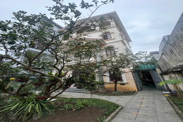 🌿 BÁN BIỆT THỰ SÂN VƯỜN ĐẸP - KHU NGOẠI GIAO ĐOÀN, XUÂN ĐỈNH 🌿

✨ Diện tích: 275m² x 3 tầng
