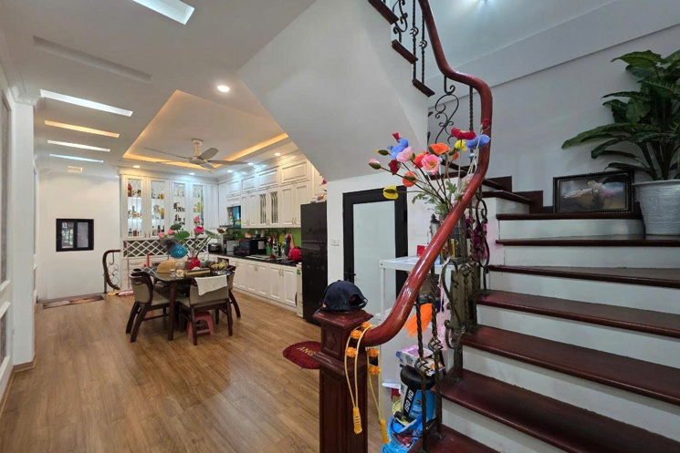 Bán nhà Cổ Linh 50m 5 tầng ô tô kinh  doanh giá 13.8 tỷ
