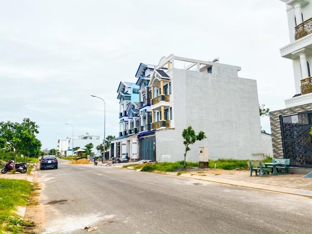 Bán Nền Đất Thổ Cư 105m2 - Vị Trí Đắc Địa, Giá Tốt - Gần Chợ, Trường Học