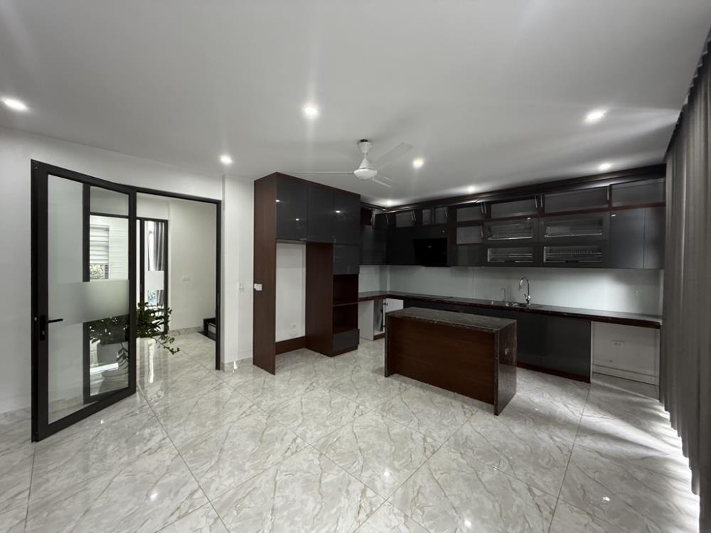 Bán Biệt Thự Phố Trịnh Văn Bô 150m2, 5 Tầng, Giá 33.5 Tỷ - Vị Trí VIP