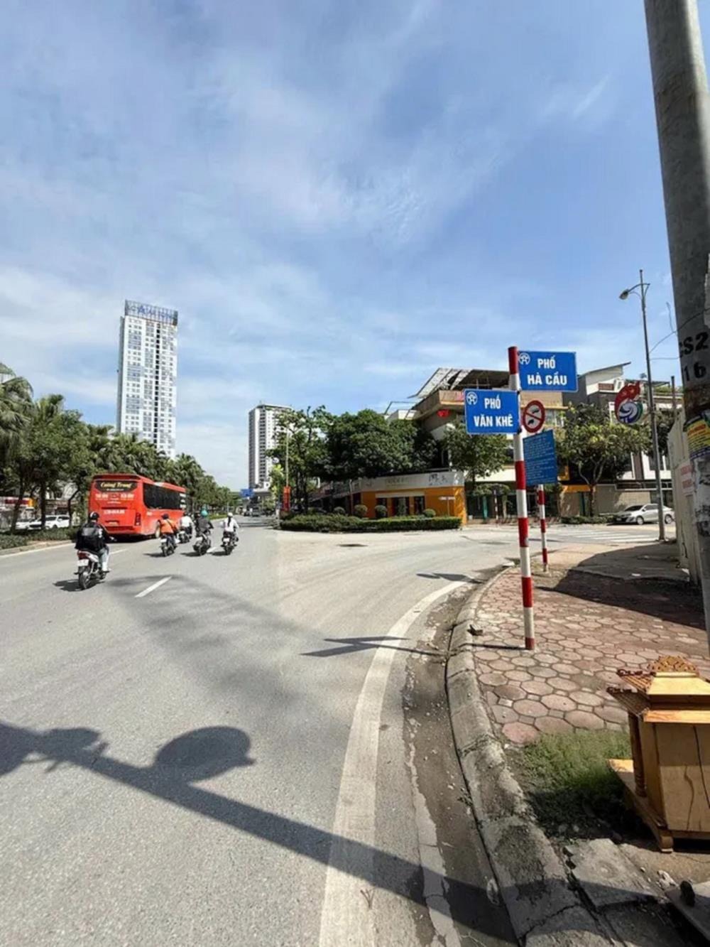 Bán Liền Kề KĐT Văn Phú, Hà Đông: 68m² x 4 Tầng, View Victory, Giá Tốt