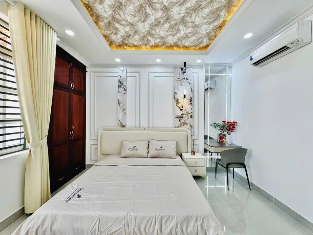 Bán Gấp Nhà Quận 5 - Trần Hưng Đạo - Vị Trí Trung Tâm, Giá Tốt