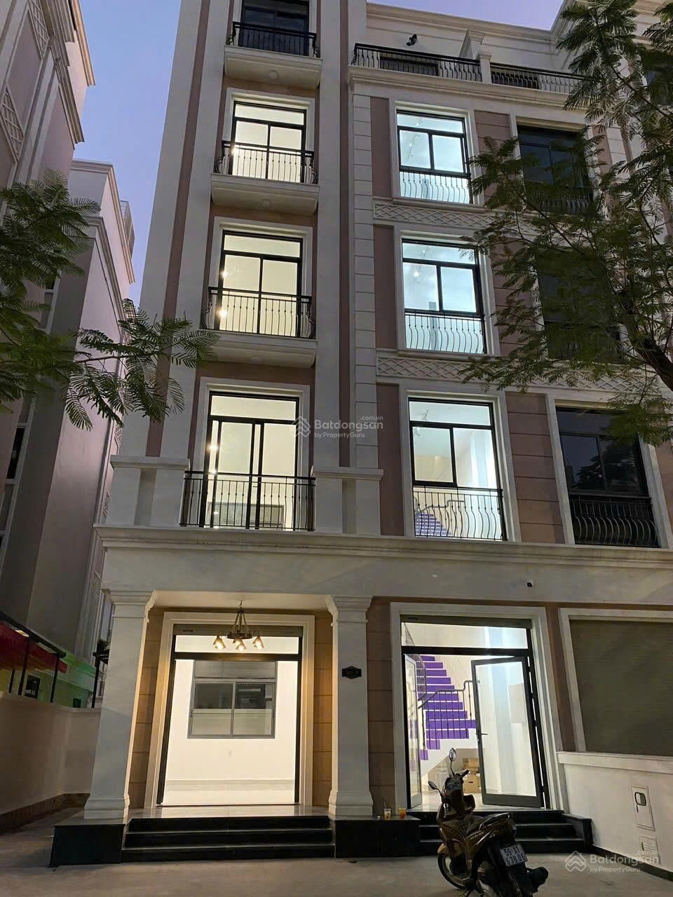 Cho Thuê Nhà Phố VinHomes Grand Park Quận 9 - 5 Tầng, Đầy đủ tiện nghi