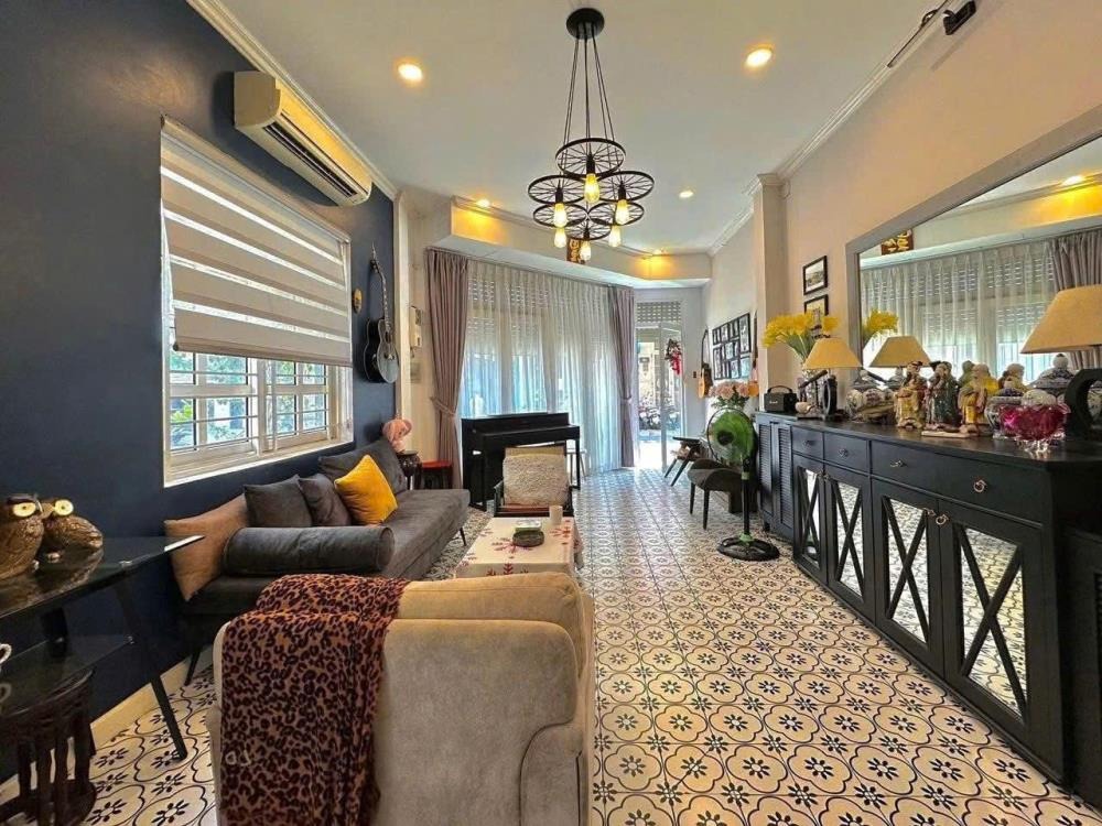 Bán Gấp Nhà Góc 2 Mặt Tiền Phú Nhuận - Giá Tốt - Vị Trí Đẹp