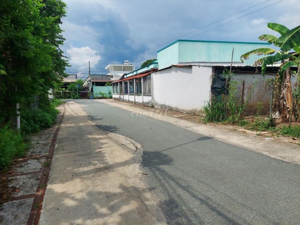 Bán Gấp Lô Đất 150m2 Bà Điểm Hóc Môn - Giá 1.3 Tỷ - Ngộp Ngân Hàng