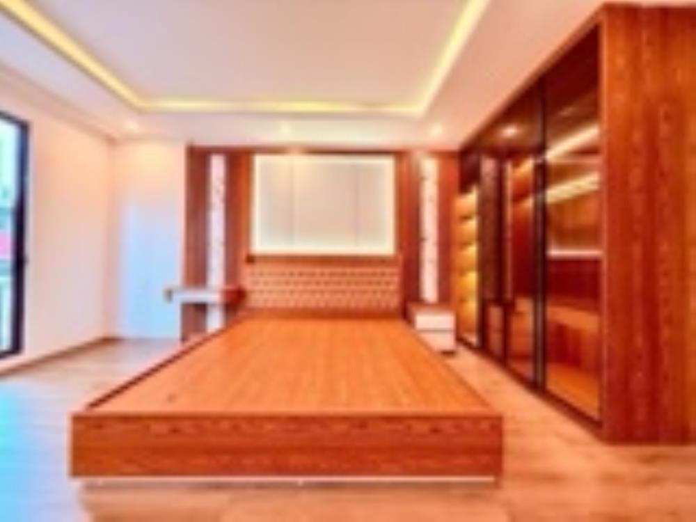 Bán nhà Khuất Duy Tiến - Vị trí đắc địa, Full Nội thất, Giá Tốt