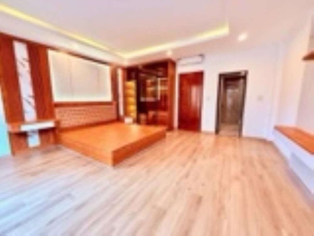 Bán nhà Khuất Duy Tiến - Vị trí đắc địa, Full Nội thất, Giá Tốt