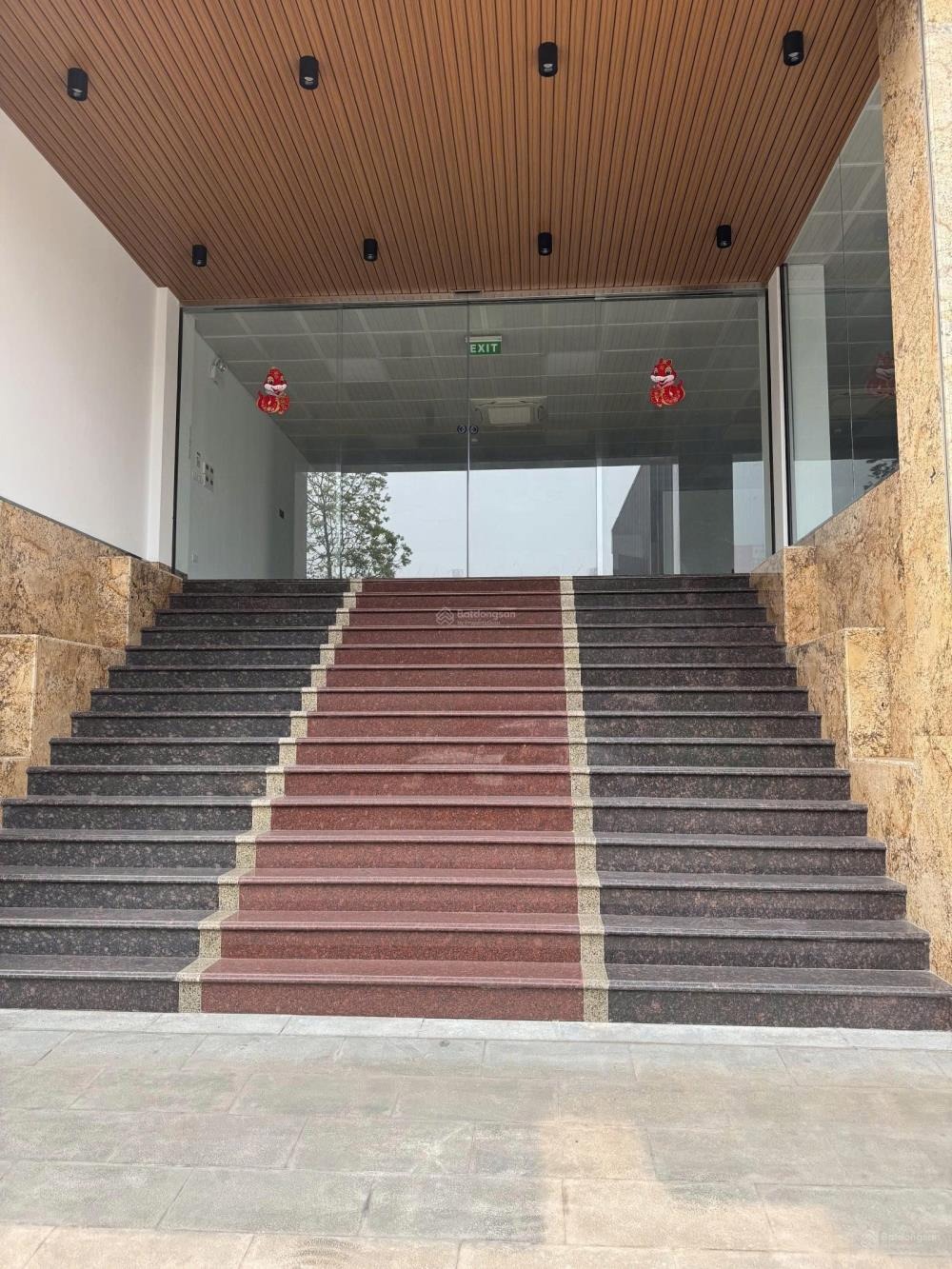 Chính chủ cho thuê tòa nhà văn phòng 4 tầng, 130m2/tầng, mặt tiền 9.5m, Thanh Trì, Hà Nội