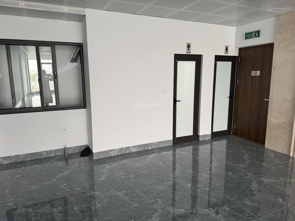 Chính chủ cho thuê tòa nhà văn phòng 4 tầng, 130m2/tầng, mặt tiền 9.5m, Thanh Trì, Hà Nội