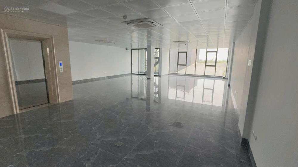 Chính chủ cho thuê tòa nhà văn phòng 4 tầng, 130m2/tầng, mặt tiền 9.5m, Thanh Trì, Hà Nội