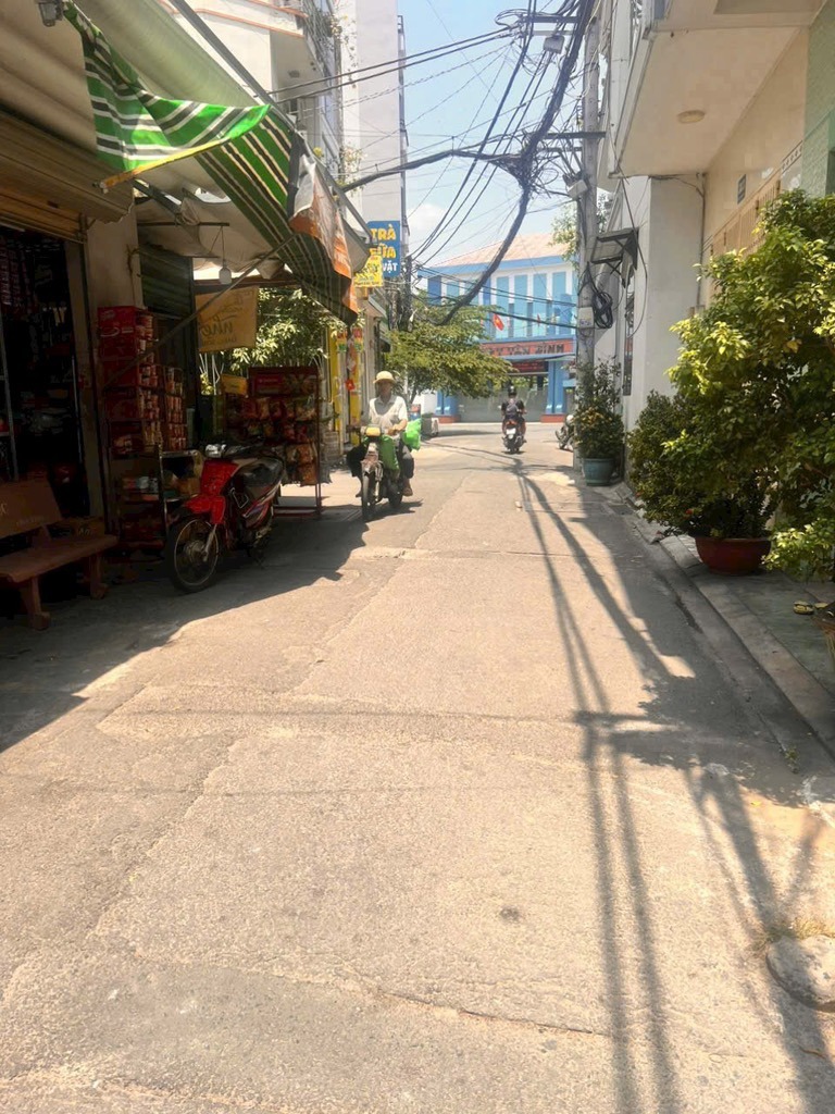 Bán nhà Tân Phú - 40m2, 3 tầng, 5.7 tỷ - Vườn Lài - Sổ Hồng Riêng