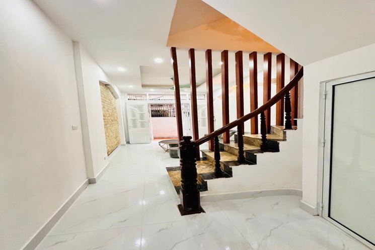 Nhà đẹp Lạc Long Quân - mới keeng - dân xây -full đồ - giá yêu thương 8 tỷ