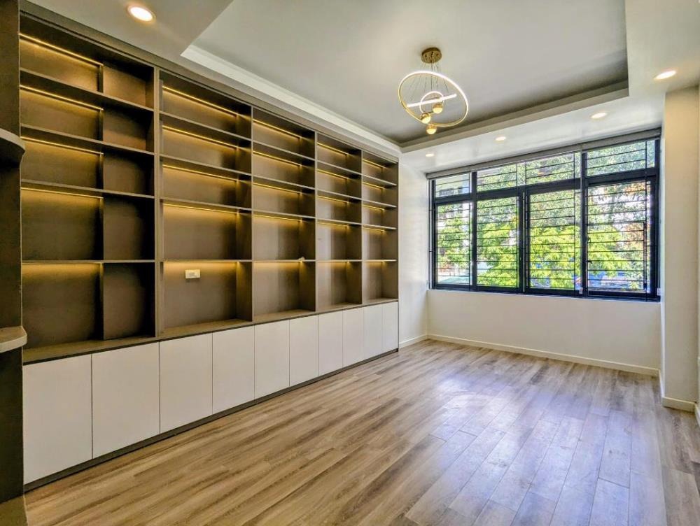 Bán Gấp Nhà Mặt Phố Ba Đình: 5 Tầng, Thang Máy, Giá 26.2 Tỷ