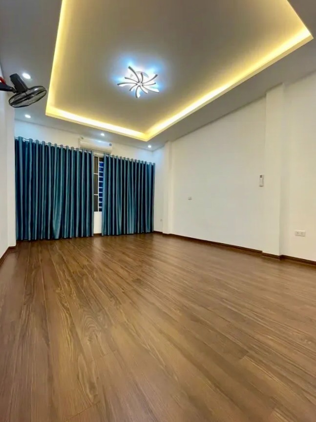 🏡 Siêu phẩm Nhà Phố Hoàng Mai 3PN, 5 Tầng - Ngõ Rộng, Xây Chắc