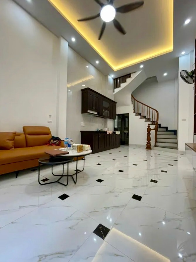 🏡 Siêu phẩm Nhà Phố Hoàng Mai 3PN, 5 Tầng - Ngõ Rộng, Xây Chắc