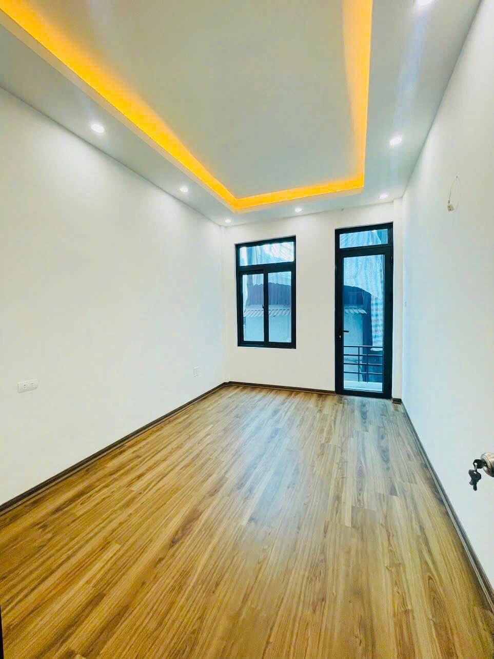 Vũ Tông Phan - 6 Phòng Ngủ - Ô Tô Đỗ Cửa - Kinh Doanh Đỉnh