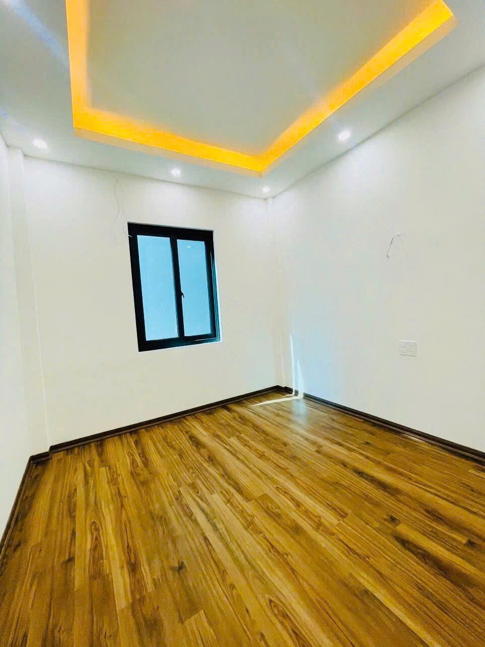 Vũ Tông Phan - 6 Phòng Ngủ - Ô Tô Đỗ Cửa - Kinh Doanh Đỉnh