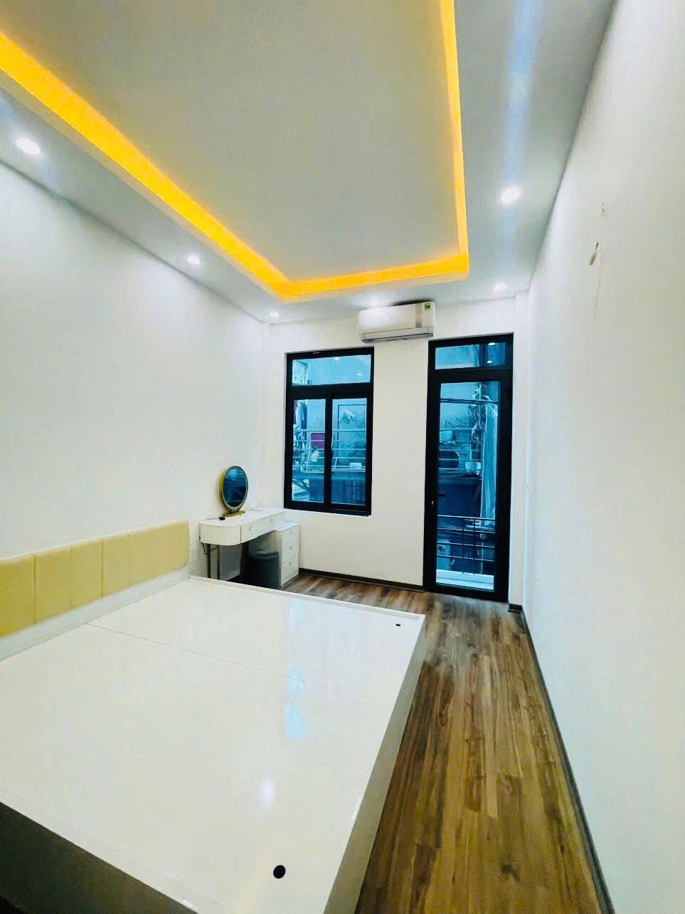 Vũ Tông Phan - 6 Phòng Ngủ - Ô Tô Đỗ Cửa - Kinh Doanh Đỉnh