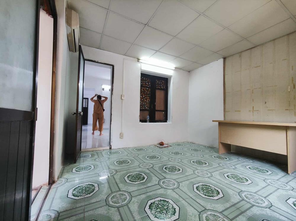 Cho Thuê Nhà Tập Thể Vũ Thạnh, Giảng Võ, 85m2, Đẹp, Thoáng Đã Nội Thất
