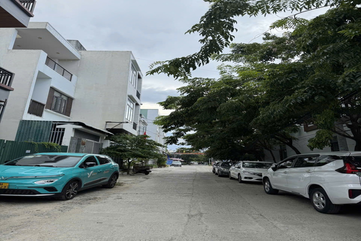 Chỉ hơn 4 tỷ – Nhà đẹp 3 tầng – Kiệt ô tô tránh – Sát biển Nguyễn Chánh- Liên Chiều.
   •   Nhà 3