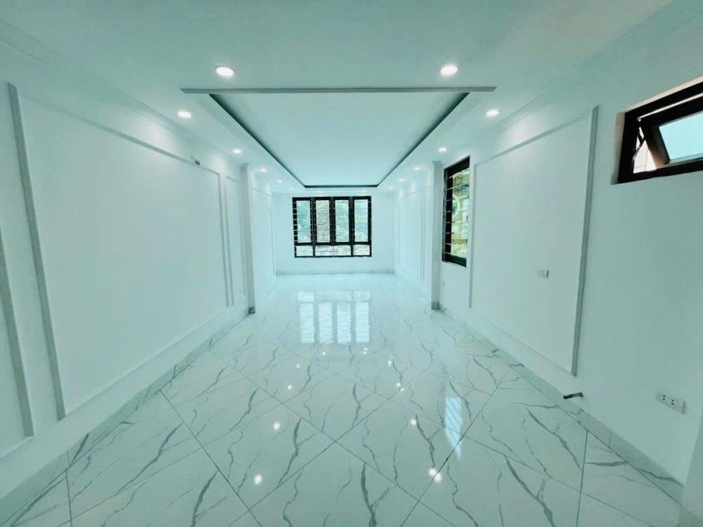 Kinh Doanh Sầm Uất - Nhà Mặt Phố Chùa Bộc 5 Tầng, 2 Mặt Thoáng