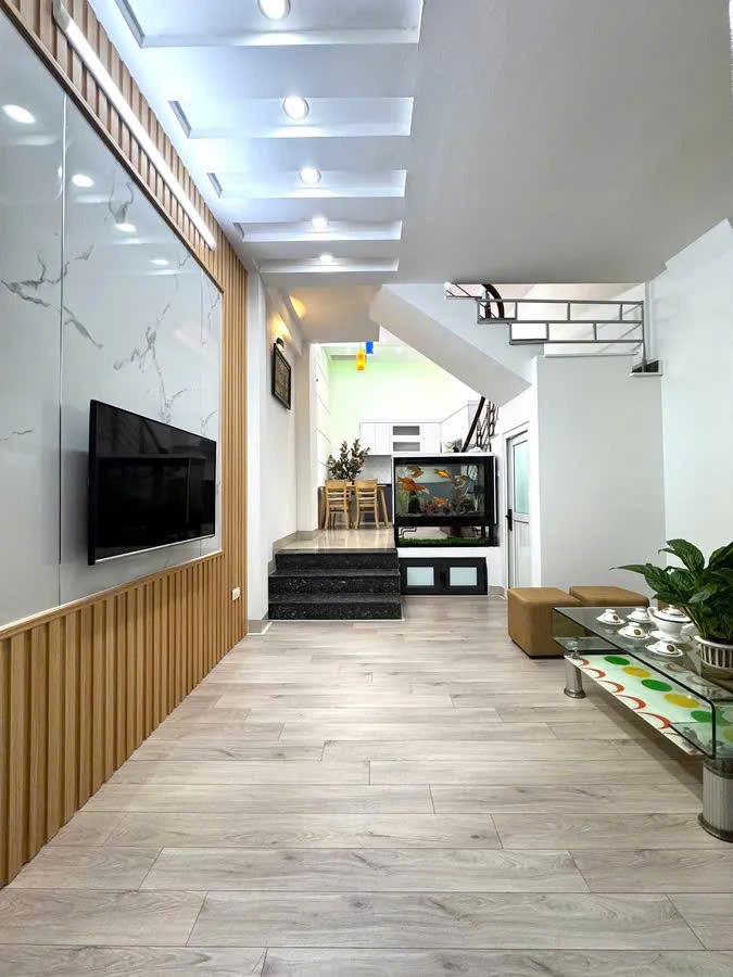 Bán Gấp Nhà Hoàng Mai: Lô Góc 5 Tầng, Ô Tô Đỗ Cửa, Full Nội Thất