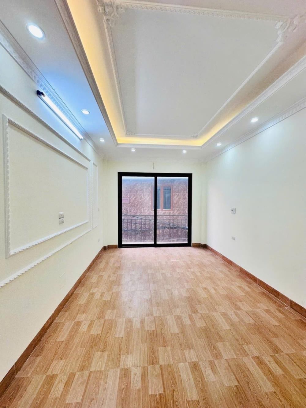 Hồ Tùng Mậu 36m² 5 Tầng, Mặt Tiền 3.1m, Gần Ga Tàu, Giá 8.2 Tỷ