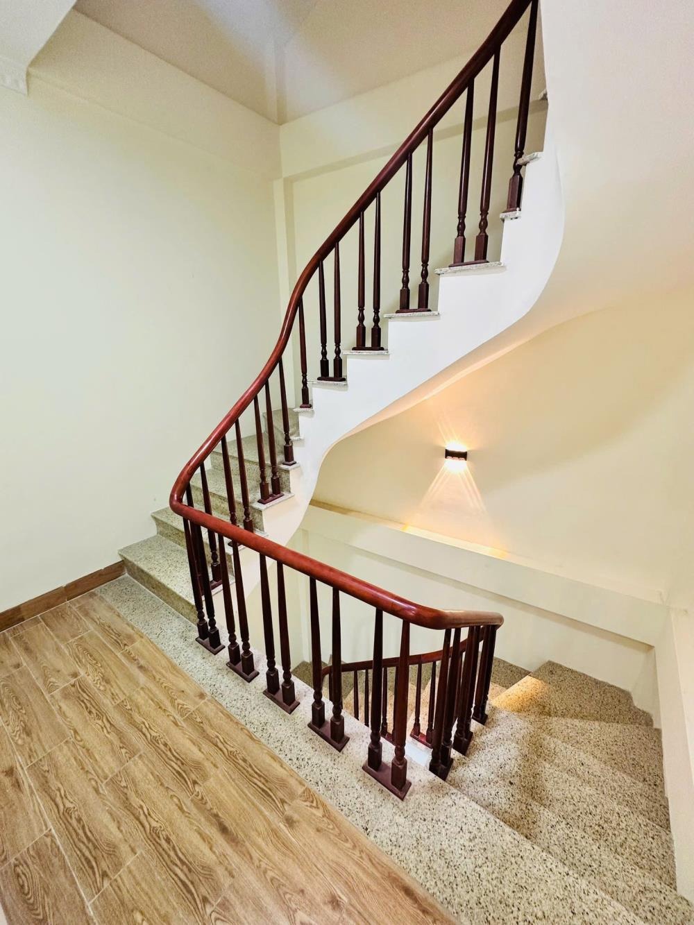 Hồ Tùng Mậu 36m² 5 Tầng, Mặt Tiền 3.1m, Gần Ga Tàu, Giá 8.2 Tỷ