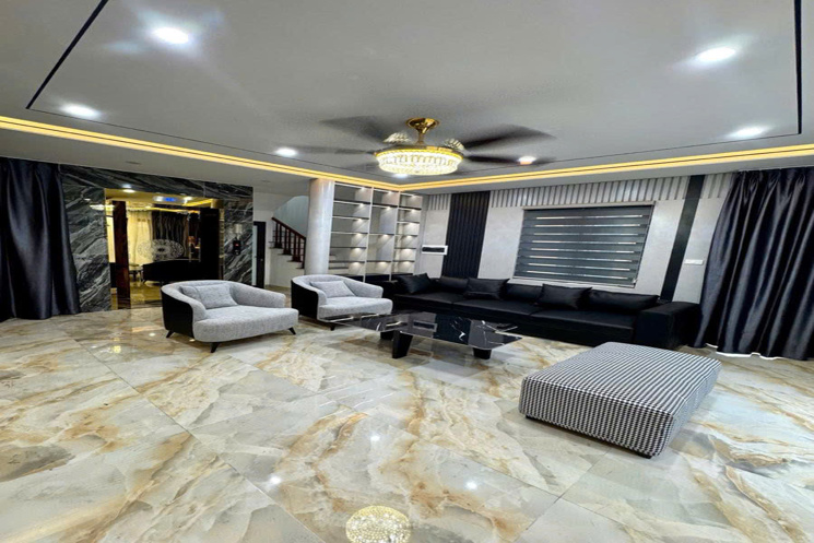 Bán nhà Nguyễn Văn Cừ 50m 6 tầng MT5m thang máy lô góc giá 10.8 tỷ
