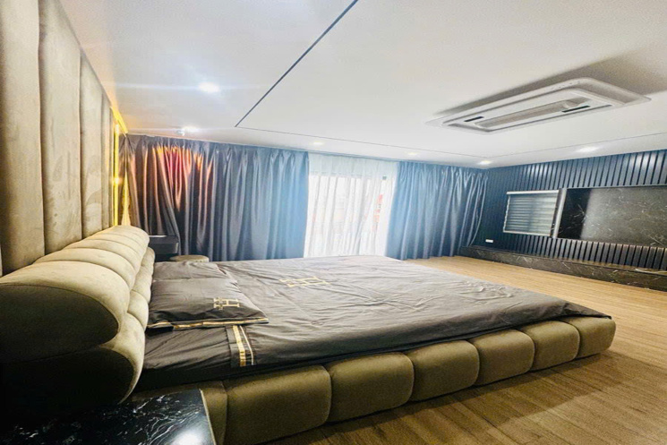 Bán nhà Nguyễn Văn Cừ 50m 6 tầng MT5m thang máy lô góc giá 10.8 tỷ