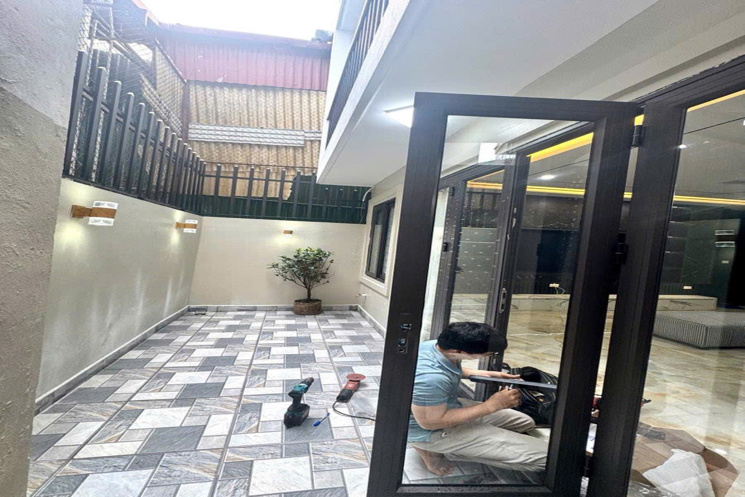 Bán nhà Nguyễn Văn Cừ 50m 6 tầng MT5m thang máy lô góc giá 10.8 tỷ