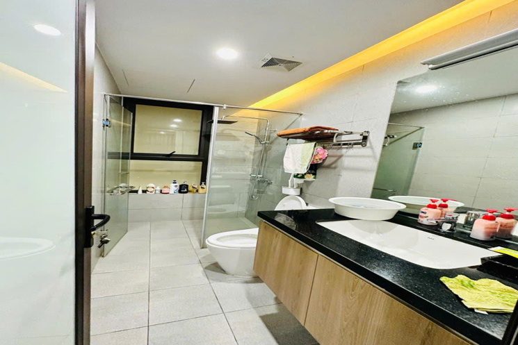 Bán nhà Nguyễn Văn Cừ 40m phân lô 6 tầng thang máy MT5m hơn 13 tỷ