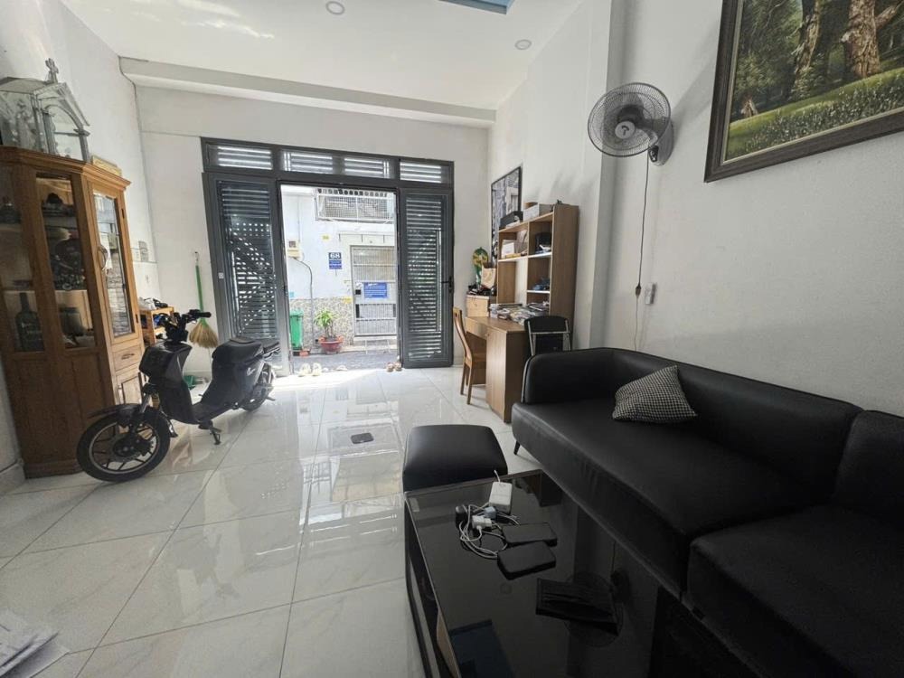Bán Nhà Mặt Tiền Tân Bình - 48m2, 2 Tầng, Giá 9.795 Tỷ - Vị Trí Đắc Địa