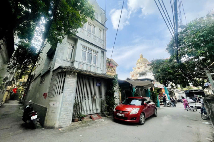 🏡 BÁN NHÀ LÔ GÓC NGOẠI GIAO ĐOÀN – XUÂN ĐỈNH – CÓ HẦM – Ô TÔ TRÁNH.DT:73 M.5 TẦNG.GIÁ :20 TỶ