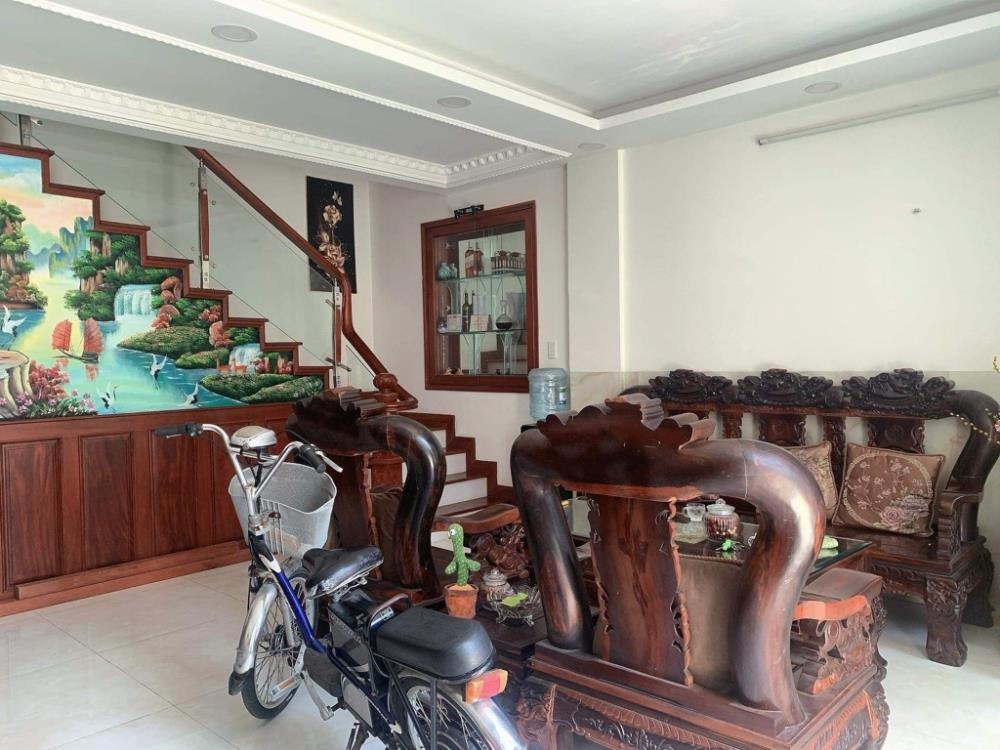 Bán Nhà Cao Cấp Gò Vấp - 7 Phòng, Ô Tô Vô Cửa, Giá 6.8 Tỷ
