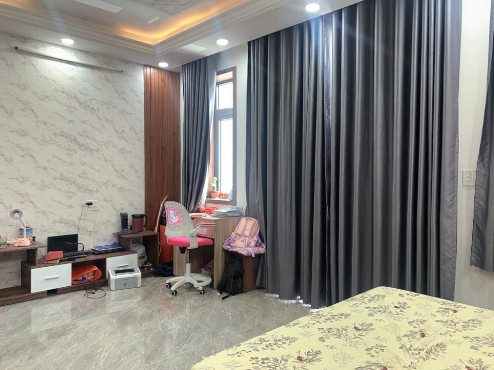 Bán Nhà Cao Cấp Gò Vấp - 7 Phòng, Ô Tô Vô Cửa, Giá 6.8 Tỷ