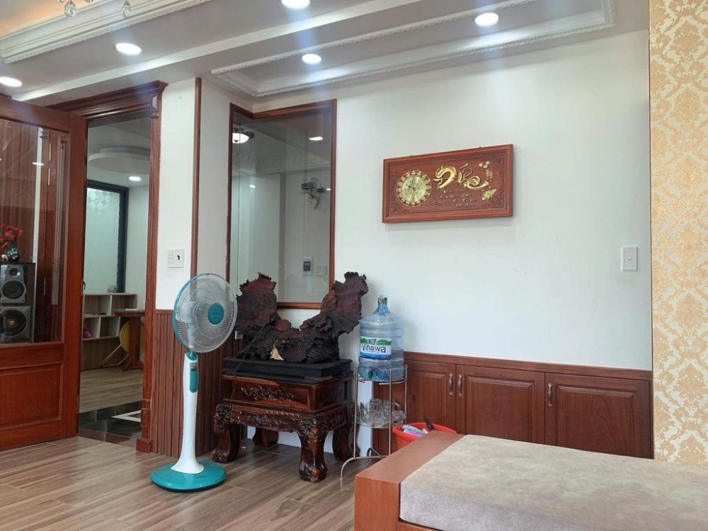 Bán Nhà Cao Cấp Gò Vấp - 7 Phòng, Ô Tô Vô Cửa, Giá 6.8 Tỷ