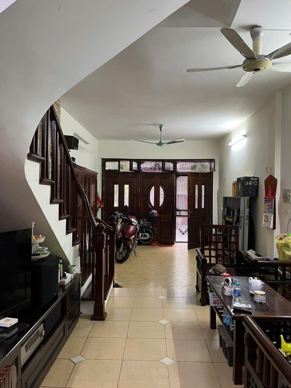 Bán nhà Tây Hồ - 60m2, 4 tầng, ô tô tránh, 24.5 tỷ - Vị trí đắc địa