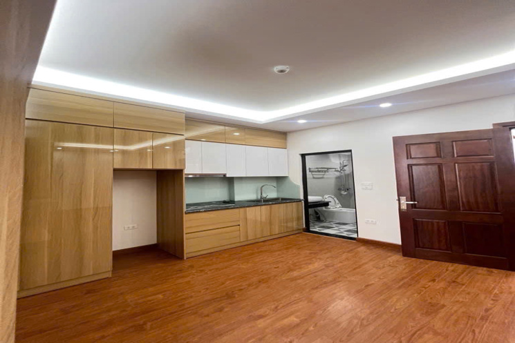 Nhà Tây Hồ 48m, tận 8 tầng, thang máy vù vù, có gara oto!