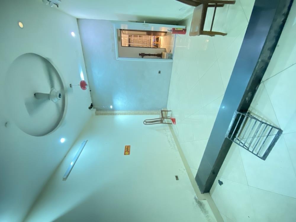 Nhà Cát Linh - 38m2 - 5 Tầng - 10.3 Tỷ - Vị trí Vip, Phân Lô, Ngõ Thoáng