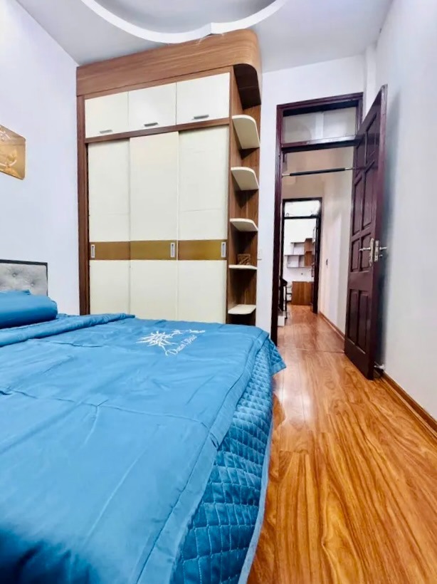 Bán nhà phố Hoàng Mai 40m², 5 tầng, 4PN, ngõ ô tô, giá 8 tỷ+