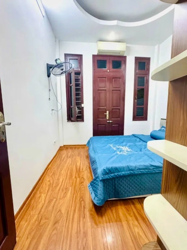 Bán nhà phố Hoàng Mai 40m², 5 tầng, 4PN, ngõ ô tô, giá 8 tỷ+