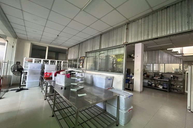 Bán Nhà MT Bình Tân - 250m2 - MT 12.5m - 35tr/th - Ngay Chợ Bà Hom -24 Tỷ ~96tr/m2